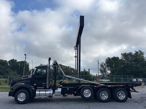 Camion lourd d'occasion Kenworth T880 noir 8x4 de 2010, direction à gauche, transmission automatique, moteur diesel, norme d'émission Euro 6, livraison rapide - Product Image 5