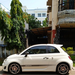 Abarth 595 Racing, Hatchback Deportivo de Gasolina Turbo, Inspirado en las Carreras, Suspensión de Alto Rendimiento, Estilo Agresivo, Vehículo Urbano - Product Image 5