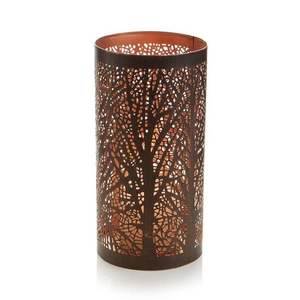 Portavelas decorativos de metal inspirados en un diseño minimalista que ofrece un brillo cálido, un estilo atemporal y una forma artística. - Product Image 1