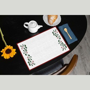 Hermoso mantel individual con diseño de bordado navideño para decoración del hogar en Navidad con tamaño y logotipo personalizados. - Product Image 1