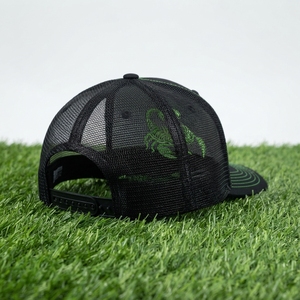 Gorra Trucker Negra con Bordado de Escorpión Verde Neón, Malla Trasera, Cierre a Presión, Gorra de Béisbol con Logotipo Personalizado - Product Image 6
