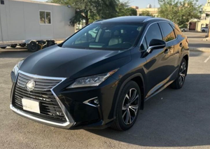 Venta Premium de un RX350 AWD 2018 con Interior de Cuero - Product Image 2