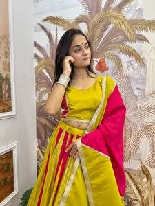 Conjunto de Lehenga de Seda Amarillo y Rosa para Mujer con Encaje Elegante y Dupatta, Traje Tradicional Indio para Bodas y Fiestas, Largo hasta el Suelo, Corte Regular, Protección Solar - Product Image 1