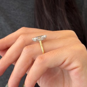 Anillo de Compromiso con Diamante Cultivado en Laboratorio de Corte Marquesa de 2.5 Quilates, Anillo de Propuesta Delicado, Certificado por IGI - Product Image 5