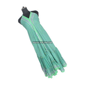 Nouvelle robe de soirée élégante sans manches en soie de style bohème vintage pour femme, inspirée des saris indiens, par un créateur de mode - Product Image 3