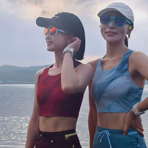Camiseta sin mangas de verano para mujer, ajustada, de algodón y elastano, chaleco sin mangas para mujer, tops cortos acanalados en blanco con logo personalizado para mujer - Product Image 3
