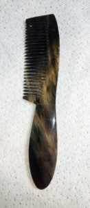 Peigne en corne de buffle naturelle en gros pour le soin des cheveux des femmes, peignes à thème animal viking en provenance d'Inde à vendre - Product Image 6