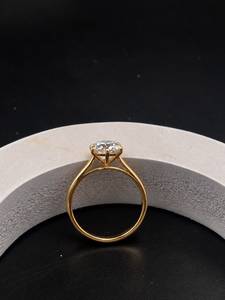 Anillo de Compromiso y Boda Clásico de Plata de Ley 925 Chapado en Oro con Circonita Redonda de Corte Brillante para Mujer - Product Image 3