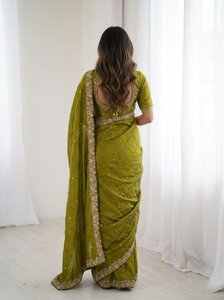 Sari de organza para mujer con bordado floral pesado y blusa, ideal para bodas indias y fiestas. Venta al por mayor. - Product Image 4