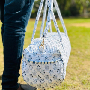 Floral Weekend Bag With Shoulder Strap Wholesale Cotton Cloud Shoulder Bag Lightweight Soft Quilted Tote Bag - Product Image 6