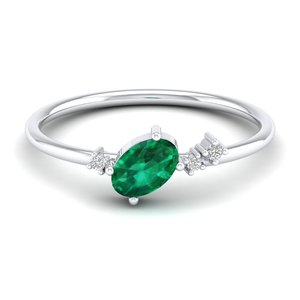 Anillos de Compromiso y Boda Minimalistas REYES de Plata de Ley 925 con Corte Ovalado, Gema de Esmeralda de 0.5 Quilates y Anillo de Moissanita - Product Image 5