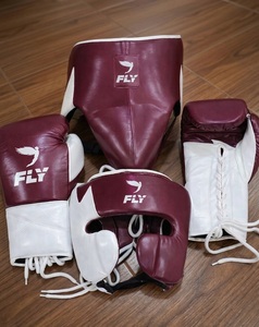 Set de Guantes de Boxeo MMA Fly Superlace, Cuero Vacuno Personalizado, Antideslizantes, Transpirables, Protector de Cabeza y Protector Inguinal, Naranja y Blanco - Product Image 6