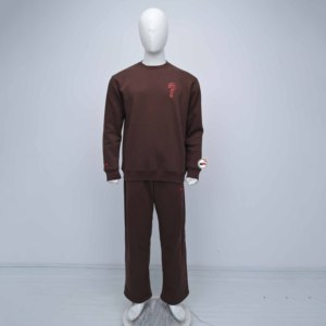 Ensemble de survêtement en coton marron pour homme, manches longues, col rond, uni, décontracté, coupe classique, avec logo imprimé en forme de question mark sur le devant, idéal pour l'automne - Product Image 1