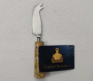 Couteau à fromage en résine époxy avec manche décoré de pierres, idéal pour Noël, au meilleur prix. - Product Image 1