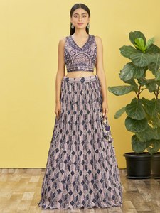 Ensemble jupe et choli Lehenga géométrique violet brodé Zari, taille haute, longueur ras du sol, coupe trapèze, tenue traditionnelle indienne pour femme - Product Image 4