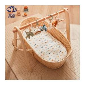 FAVORITO DE LOS CLIENTES 2026: Gimnasio de Ratán para Bebés, Marco de Actividades Suave y Elaborado que Ayuda a la Coordinación Mano-Ojo del Bebé y a la Decoración - Product Image 1