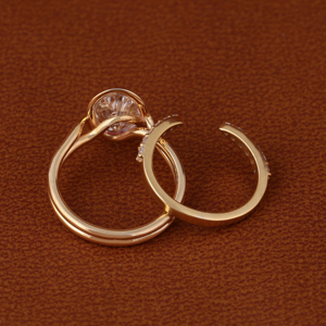Bague de fiançailles sertie de diamants de laboratoire ovales de 3 carats, monture en or jaune 14 carats, solitaire assorti à une alliance de mariage - Product Image 5