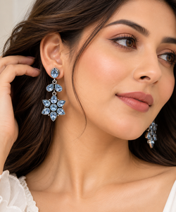Pendientes colgantes de boda con circonita, latón, chapado en plata y engaste floral vintage |   Venta al por Mayor Directa de Fábrica |   OEM ODM Personalizado - Product Image 6