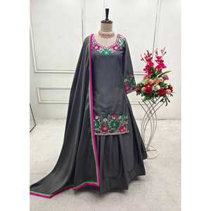 Magnifique ensemble indien et pakistanais : haut et lehenga avec dupatta pour les occasions spéciales - Product Image 2