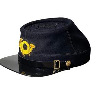 Gorra confederada de estilo vintage, de inspiración histórica, típica de la época, con cuerpo de lana gris y banda negra. - Product Image 6