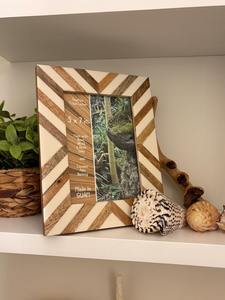 กรอบรูปฝังกระดูกสีดำและสีขาว ดีไซน์สำหรับวางบนโต๊ะ - Product Image 4