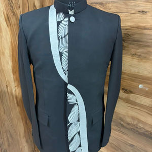 Costume de designer indo-occidental noir pour homme – Blazer de mariage et de fête moderne avec broderie de feuilles Bandhgala - Product Image 1