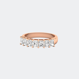 Anillo de banda con cinco piedras de corte radiante y engaste de puntas de 2.10 quilates totales - Product Image 6