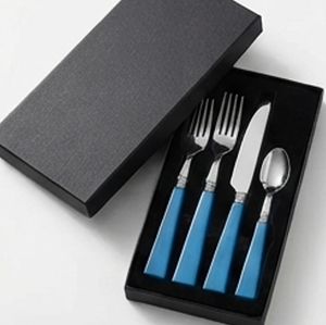 Ensemble de couverts modernes avec manches bleus, couteau, fourchette et cuillère en acier inoxydable, compatibles lave-vaisselle, pour un usage quotidien - Product Image 6