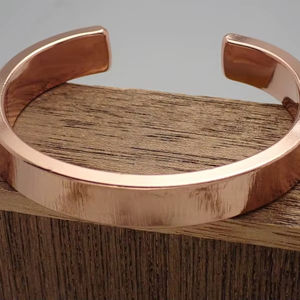 Brazalete de Cobre con Diseños Modernos para Hombre y Mujer, Marca de Alta Calidad, Hecho a Mano, Elegante Diseño Floral - Product Image 1