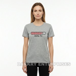 T-shirt personnalisé pour femme avec motif cœurs et constellations dorés, impression nuit étoilée, en coton noir, fabriqué sur mesure - Product Image 5