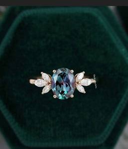 Bague de fiançailles vintage en Alexandrite, Bague unique en Alexandrite ovale en or jaune, Bague pierre de naissance de juin, Bijoux en Alexandrite - Product Image 3