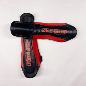 Protège-tibias légers noir et rouge avec impression de logo personnalisé, nouveau design, équipement sportif de haute qualité en promotion - Product Image 4