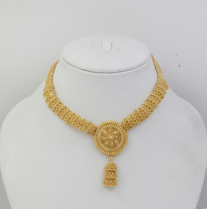 Collar Corto Divyoro de Aleación de Cobre Chapado en Oro con Colgante de Borla y Patrón Floral, Longitud Ajustable, Estilo Clásico para Mujer - Product Image 1