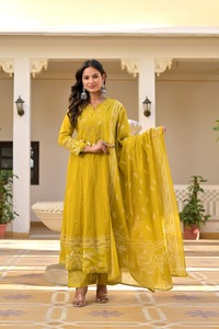 Ensemble Kurta Anarkali en coton jaune moutarde brodé pour femme, longueur genou, avec dupatta, coupe classique, style traditionnel, toutes saisons - Product Image 4