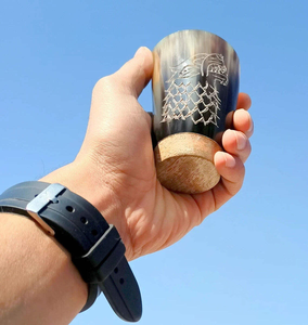 Vasos de chupito de cuerno de búfalo modernos, ecológicos y tallados a mano con ágata grabada para decoración del hogar PERFECT ENTERPRISES - Product Image 1