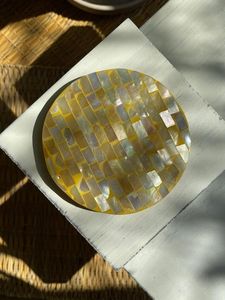 Juego de 4 posavasos redondos de nácar amarillo con mosaico de concha para mesa de café, decoración de comedor, venta al por mayor - Product Image 6