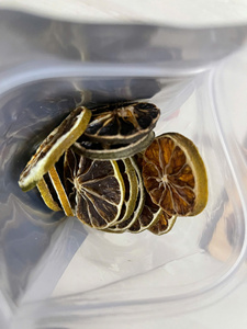 99 tranches de citron séchées au soleil écologiques Gold Data Snack sain naturel pour les boissons de thé emballé en vrac Fabricant du Vietnam - Product Image 3