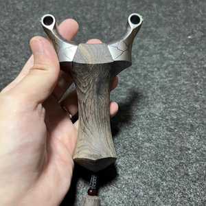 Slingshot robuste avec poignée en bois, bande élastique durable, lame à changement rapide, poignée ergonomique, portable, pour les sports de plein air - Product Image 1