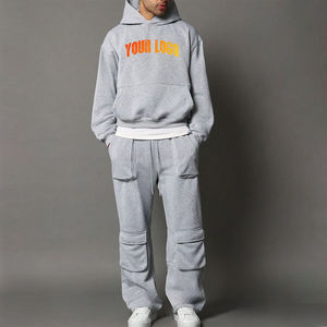 Conjunto deportivo de dos piezas para hombre en gris jaspeado, con sudadera con capucha y pantalones cargo, estilo casual y urbano. - Product Image 1