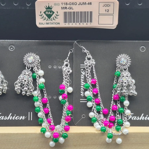 Boucles d'oreilles clous en argent oxydé motif fleur avec chaîne de cheveux multicolore intégrée, ensemble de bijoux, catalogue d'exportation en gros - Product Image 2