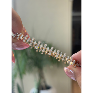 Pulsera de tenis de lujo de oro de 14K con racimo de flores y diamantes de 4.10 Ct, corte marquesa y forma de pera, elegante y llamativa, ideal como regalo para bodas y fiestas. - Product Image 4
