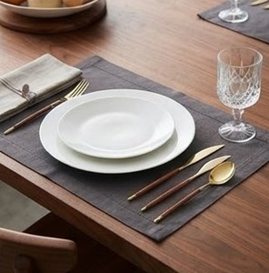 Ensemble de couverts modernes en acier inoxydable avec finition miroir dorée et manche en bois, compatibles lave-vaisselle, pour les dîners de mariage - Product Image 3