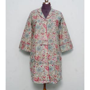 Robe de soirée longue à manches longues en coton indien de luxe, imprimé numérique, motif Ikat, col rabattu, pour femmes, écologique - Product Image 4
