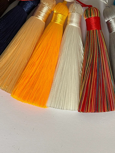 Pompons en rayonne soyeuse de 8 cm faits main de haute qualité, épais, colorés et très visibles, pour vêtements ou usages personnalisés - Product Image 6