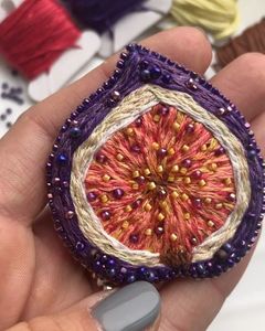 Belle broche brodée de perles, bijoux de mode faits à la main avec des perles de qualité supérieure, cadeau idéal pour toutes les occasions - Product Image 5