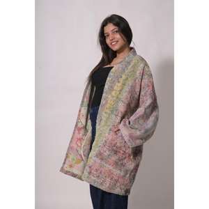 เสื้อแจ็คเก็ตผ้าฝ้ายอินเดีย Kantha ฟรีไซส์ ทำมือ เสื้อโค้ท Kantha แบบเย็บต่อผ้าสไตล์วินเทจ โบโฮ แจ็คเก็ตปะติดปะต่อสำหรับผู้หญิง เสื้อคลุมฤดูหนาวสไตล์โบฮีเมียน - Product Image 6