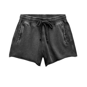 Shorts premium para mujer con cintura elástica y tela suave, que garantizan comodidad y un estilo veraniego a la moda. - Product Image 1