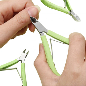 Pince à cuticules de haute qualité professionnelle expédition rapide à chaud ensemble de manucure professionnelle pince à cuticules pour ongles en acier inoxydable - Product Image 4