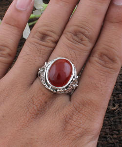 Anillo de Boda con Bisel de Ónix Rojo Natural, Plata de Ley 925, Joyería Clásica Hecha a Mano para Mujer - Product Image 3