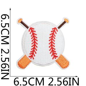 Écusson brodé personnalisé de haute qualité avec logo, motif cœur et fleur, en tissu sergé fabriqué à la machine, à coudre ou thermocollant pour vêtements et sacs - Product Image 2
